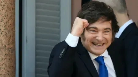 Analista defiende estrategia confrontativa de Milei